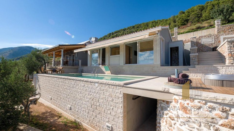 Exklusive Villa nur 100 Meter vom Strand entfernt in Bol, Insel Brač!