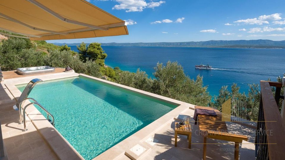 Exklusive Villa nur 100 Meter vom Strand entfernt in Bol, Insel Brač!