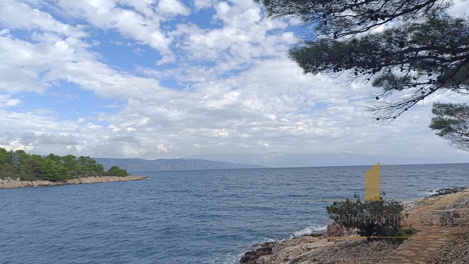 Schönes Apartmenthaus 100 m vom Meer entfernt auf der Insel Hvar!