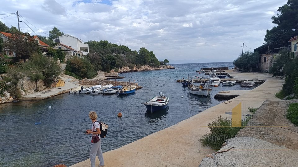 Schönes Apartmenthaus 100 m vom Meer entfernt auf der Insel Hvar!