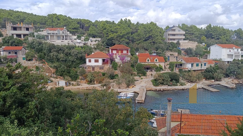 Beautiful apartment house 100 m from the sea on the island of Hvar!