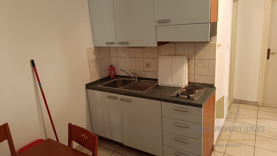 Predivna apartmanska kuća 100 m od mora na otoku Hvaru!