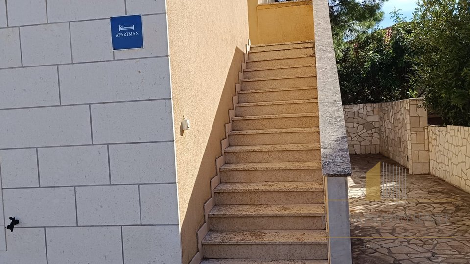 Čudovita apartmajska hiša 100 m od morja na otoku Hvar!