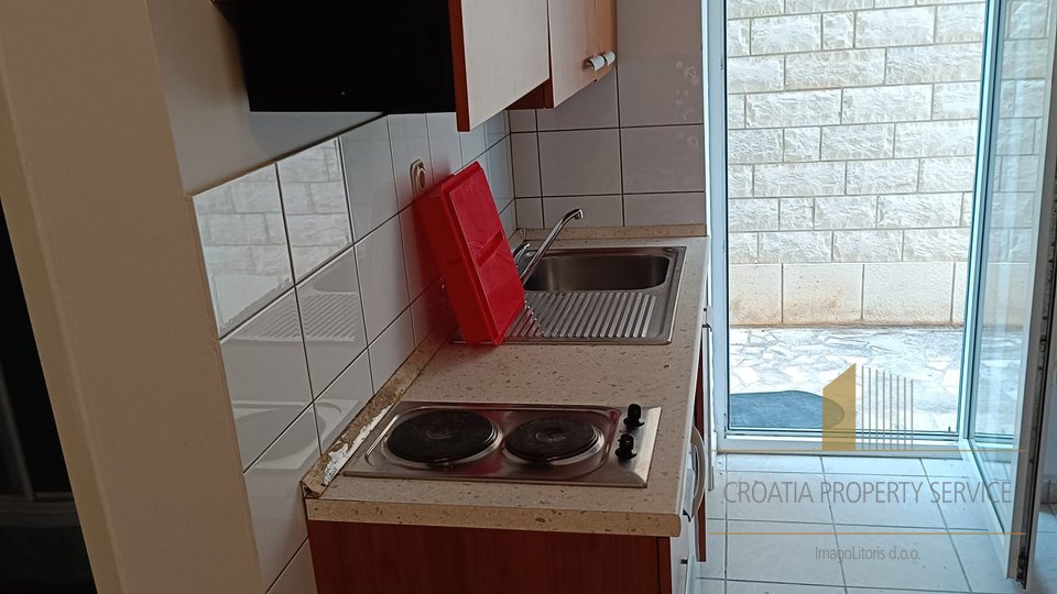 Predivna apartmanska kuća 100 m od mora na otoku Hvaru!