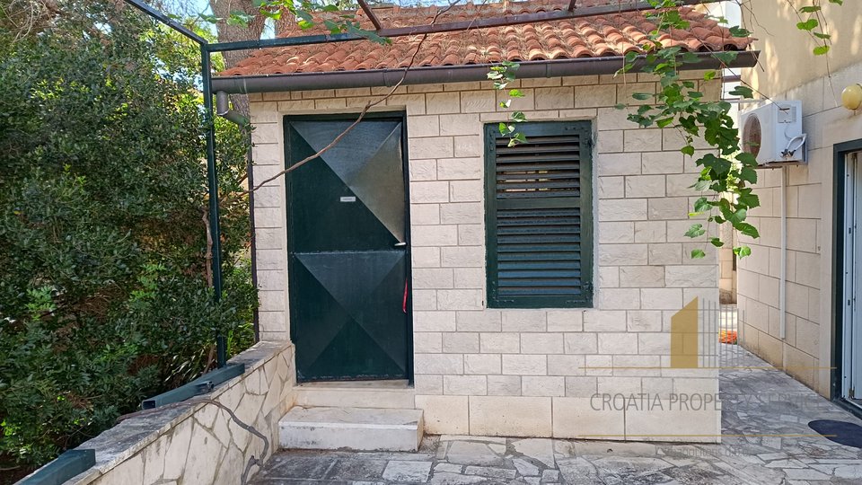 Čudovita apartmajska hiša 100 m od morja na otoku Hvar!