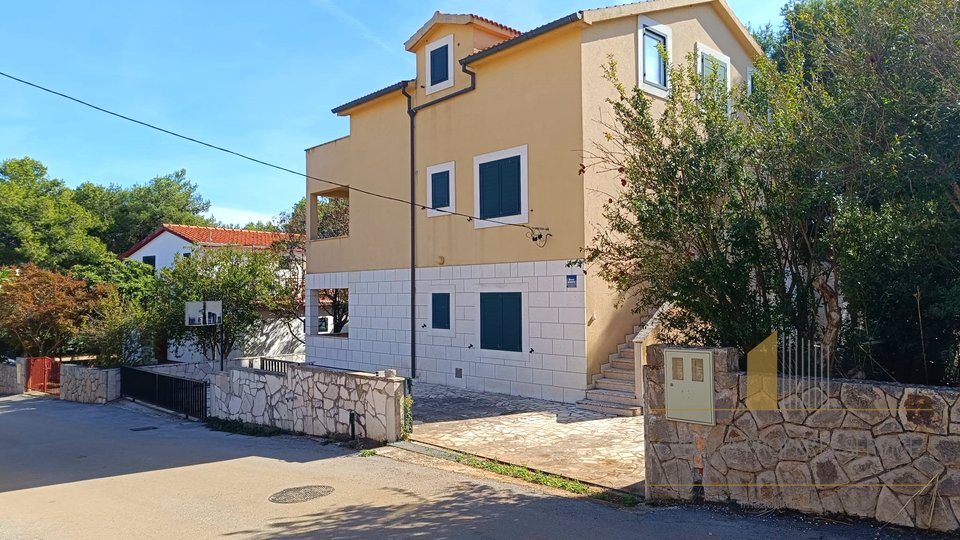 Beautiful apartment house 100 m from the sea on the island of Hvar!