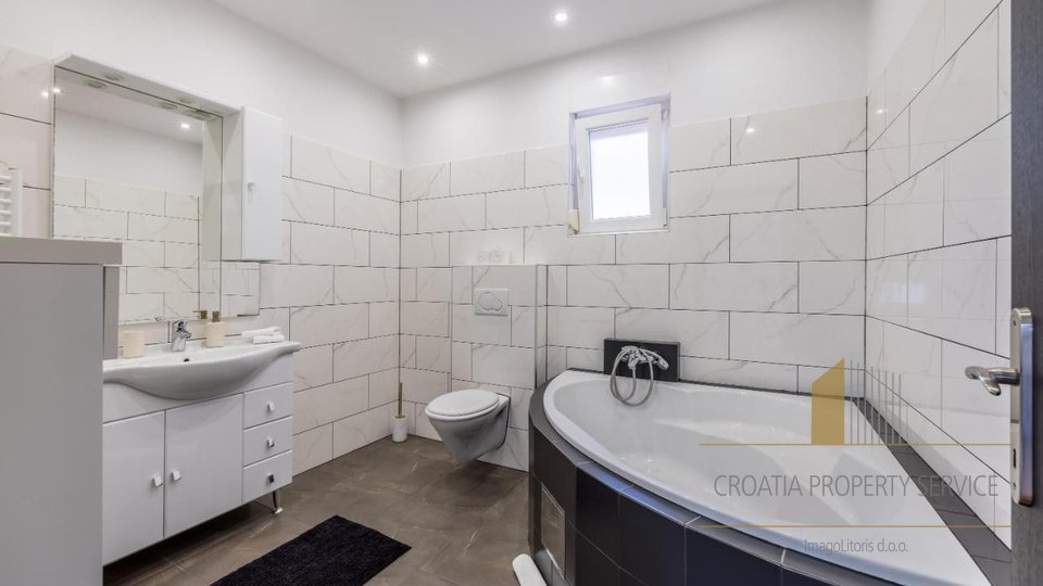 Casa, 250 m2, Vendita, Kaštel Stari