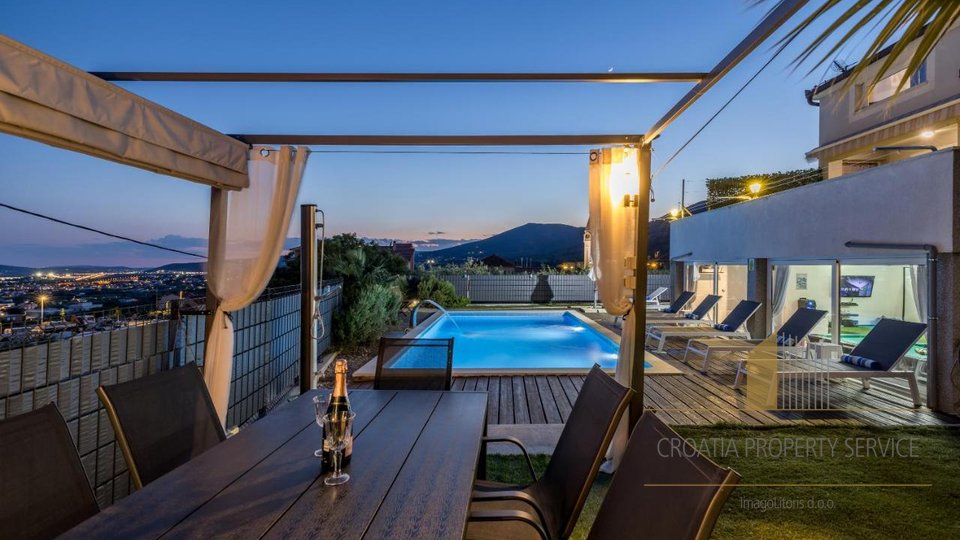 Luxusvilla mit wunderschönem Meerblick - Kaštela!