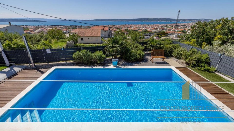 Luxusvilla mit wunderschönem Meerblick - Kaštela!