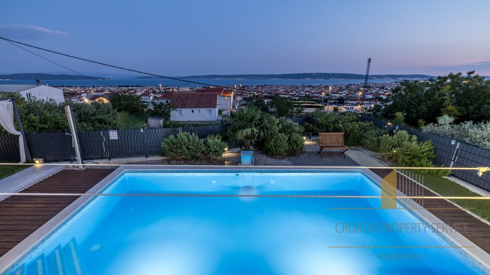 Luxusvilla mit wunderschönem Meerblick - Kaštela!