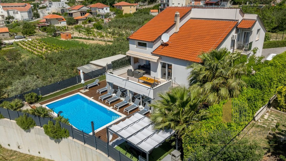 Luxusvilla mit wunderschönem Meerblick - Kaštela!