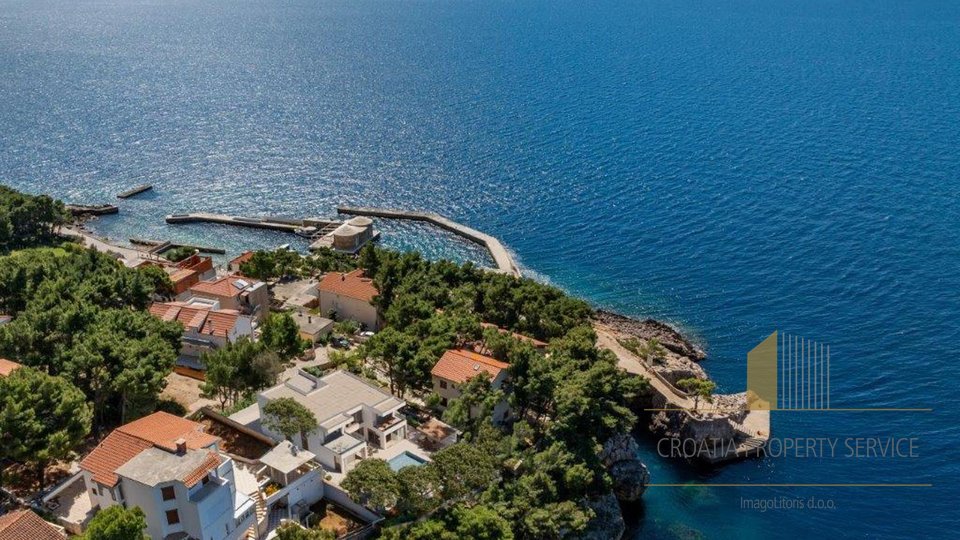 Neue Luxusvilla in erster Reihe am Meer auf der Insel Hvar!