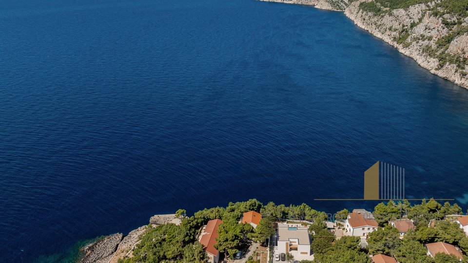 Neue Luxusvilla in erster Reihe am Meer auf der Insel Hvar!