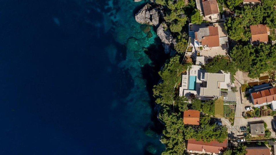 Neue Luxusvilla in erster Reihe am Meer auf der Insel Hvar!