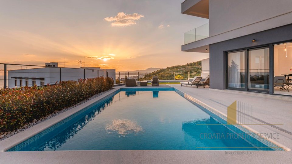 Luxury villa with an open sea view in the vicinity of Split!