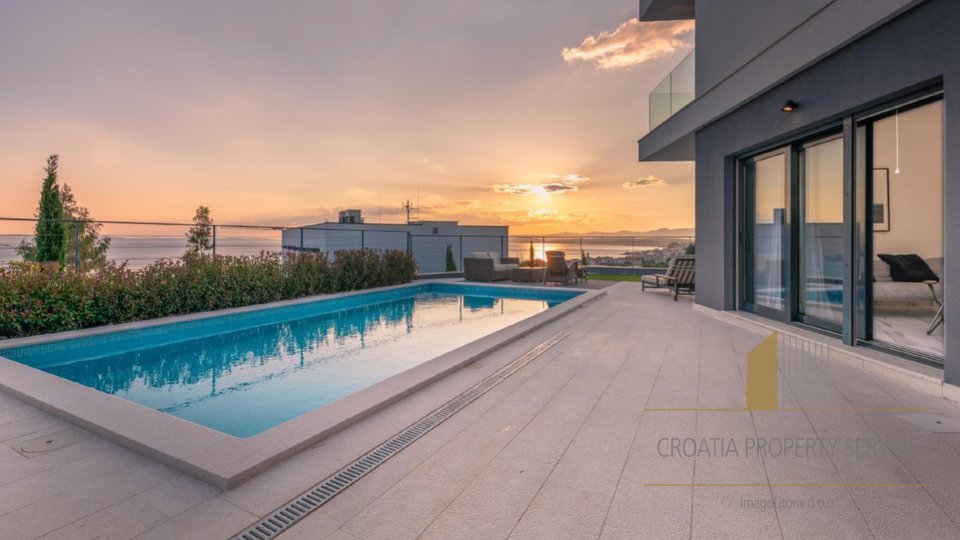 Luxury villa with an open sea view in the vicinity of Split!