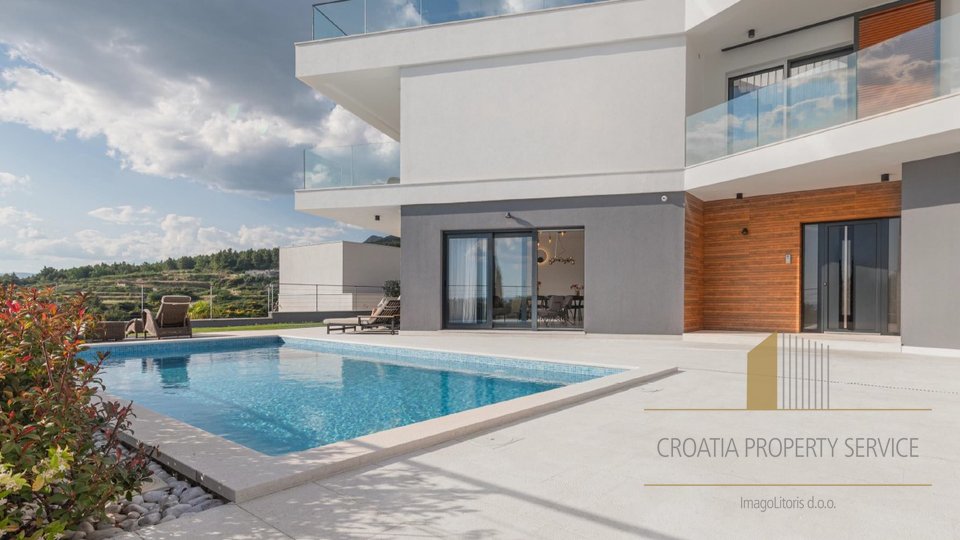 Luxury villa with an open sea view in the vicinity of Split!