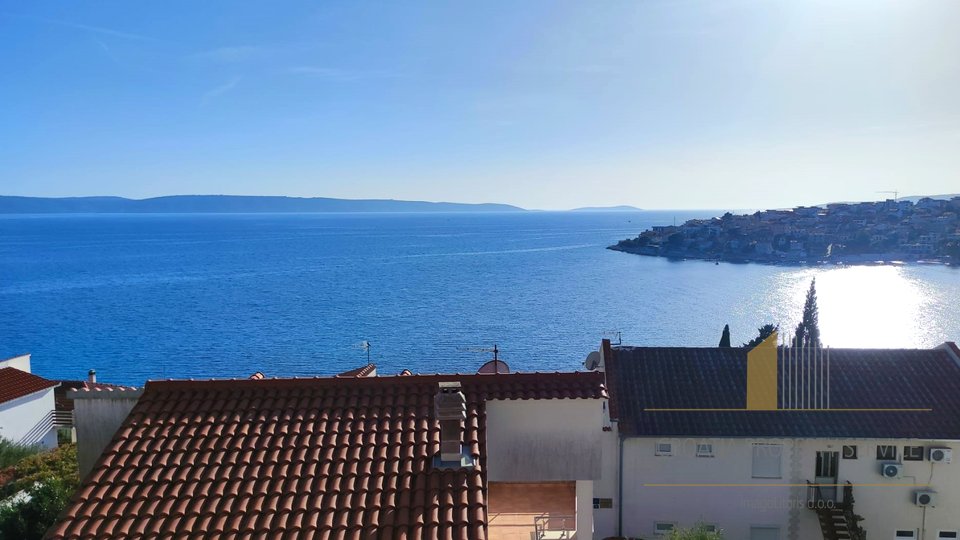 A perfect opportunity for living or investment - a house with a sea view on the island of Čiovo!