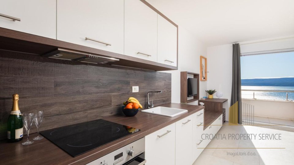 A beautiful apartment with a view of the sea on the Omiš Riviera!