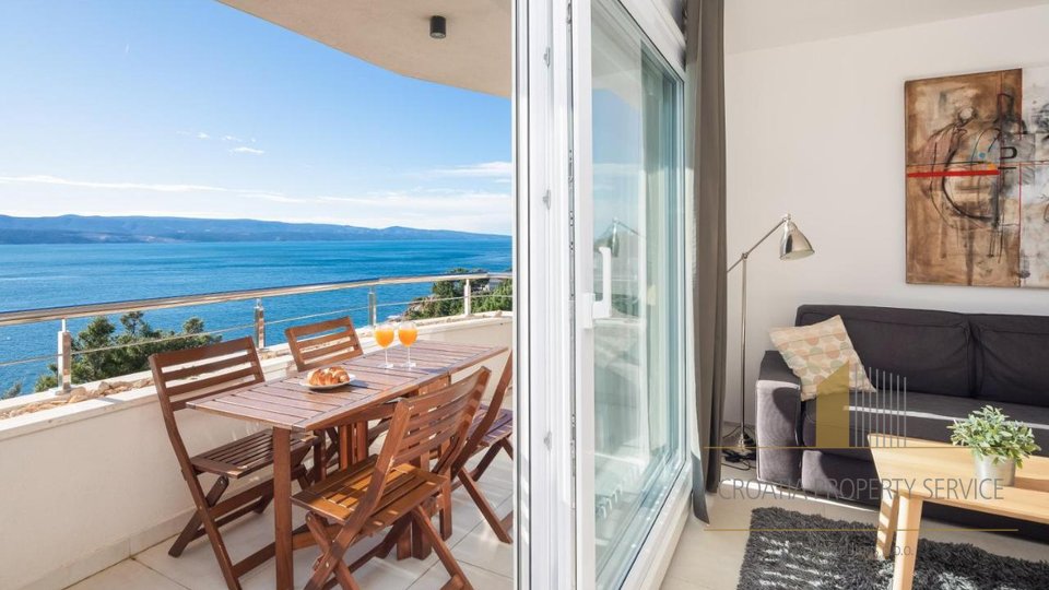 A beautiful apartment with a view of the sea on the Omiš Riviera!