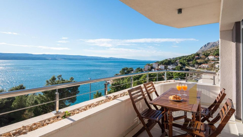 A beautiful apartment with a view of the sea on the Omiš Riviera!