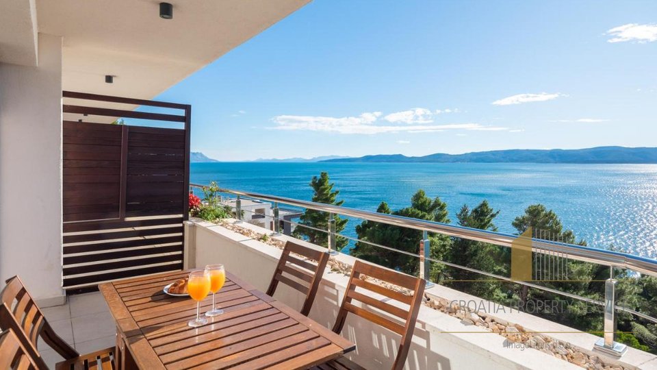 A beautiful apartment with a view of the sea on the Omiš Riviera!