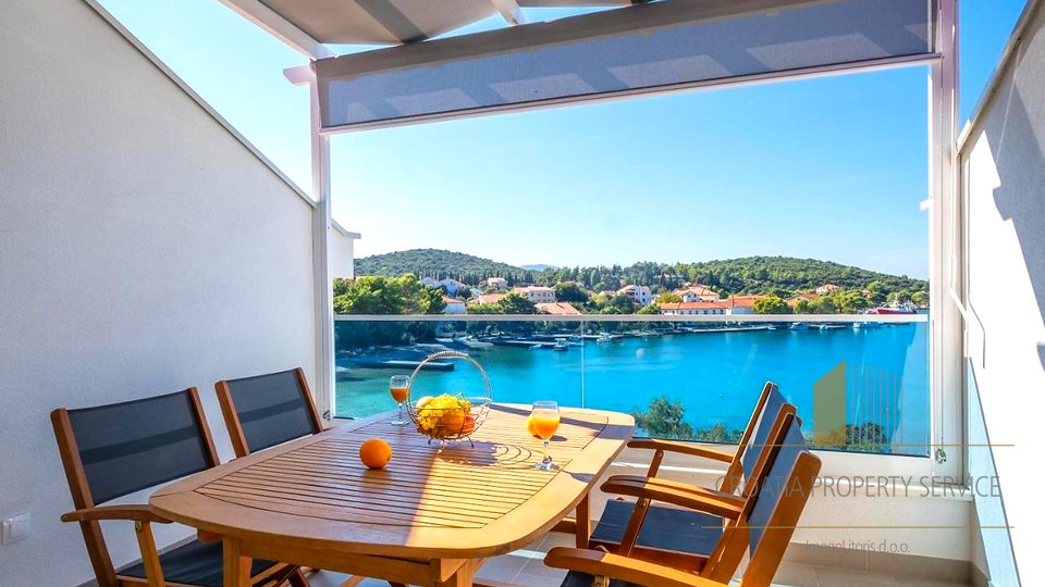 Luxury penthouse first row by the sea - Pelješac!