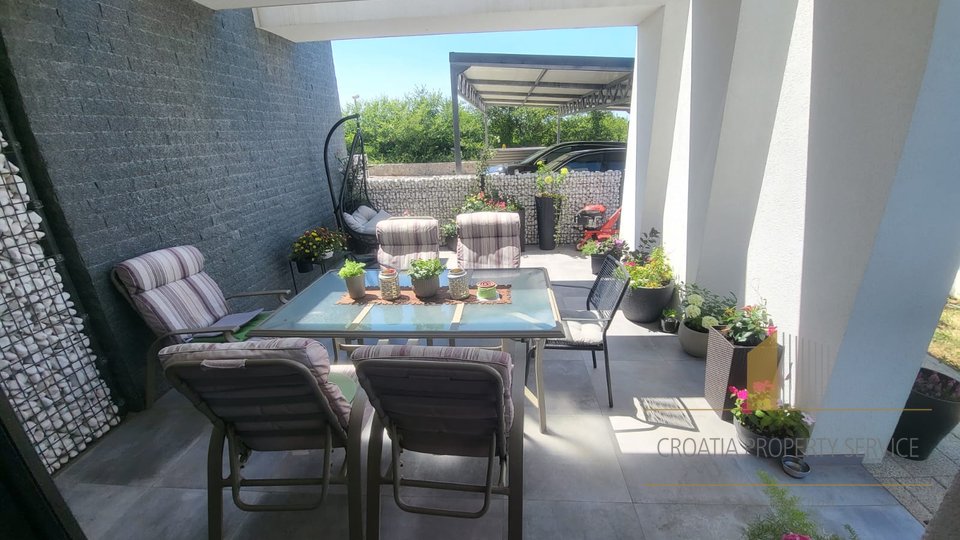 Beautiful apartment with a garden in a modern new building - Zaton, Nin!