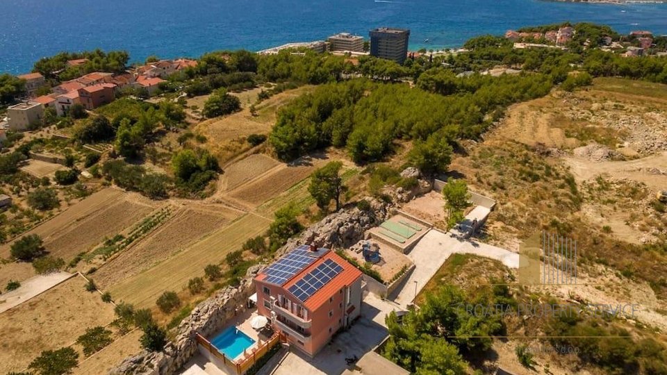 Luxury villa with pool and sea view in the center of Split!