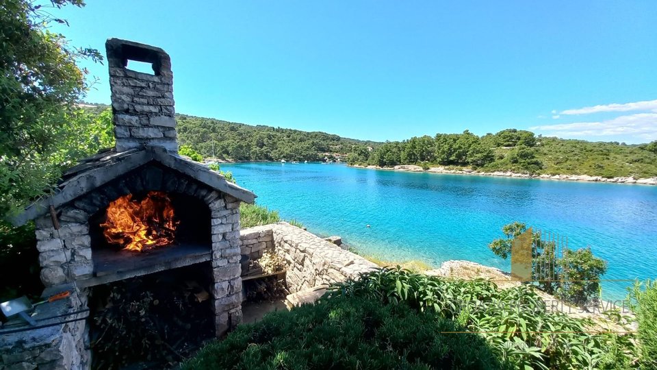 Beautiful family house on the first row to the sea in Nečujam on the island of Šolta!