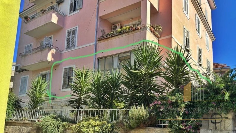 Spacious apartment in the heart of Split with great potential for renovation and investment!