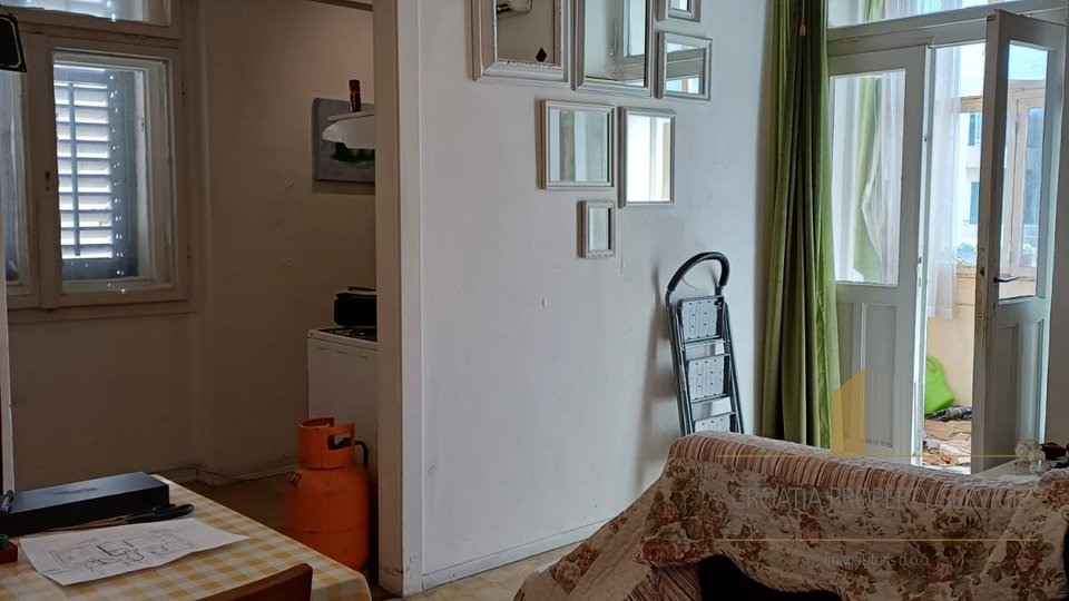 Spacious apartment in the heart of Split with great potential for renovation and investment!