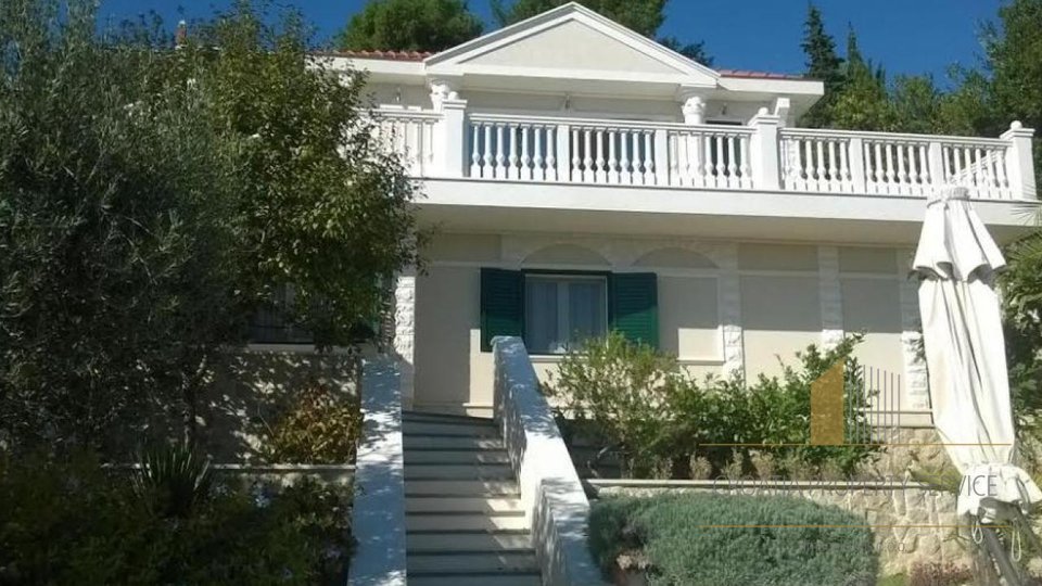 Villa in erster Reihe zum Meer in Čiovo mit wunderschönem Blick auf das Meer!