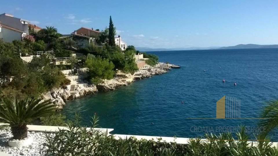 Villa in erster Reihe zum Meer in Čiovo mit wunderschönem Blick auf das Meer!