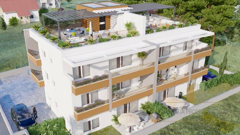 Attractive apartment with a garden in an urban villa 230 m from the sea in the vicinity of Split!