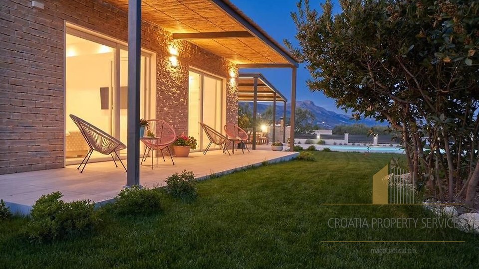 Luxurious one-story house with a beautiful view of the sea in Kaštela!