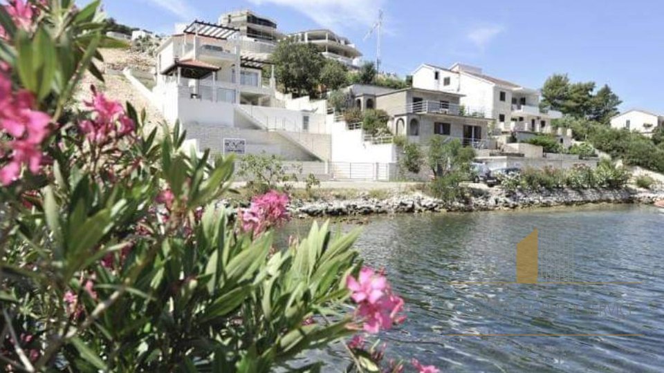 Luxury villa with a private pool, first row to the sea on the island of Korčula!