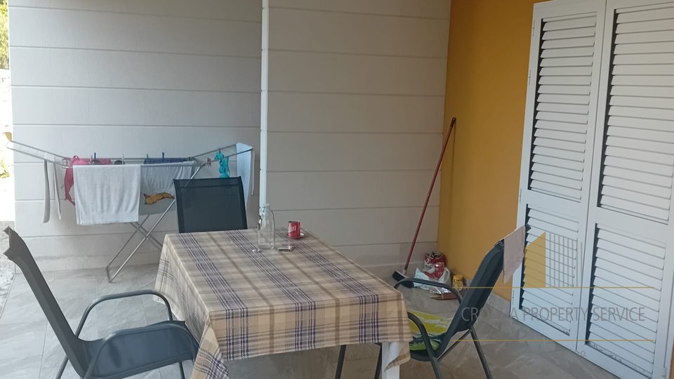 Luksuzna apartmanska kuća s prekrasnim pogledom 35 m od mora na Čiovu!