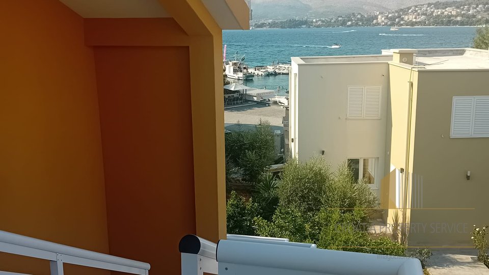 Luksuzna apartmanska kuća s prekrasnim pogledom 35 m od mora na Čiovu!