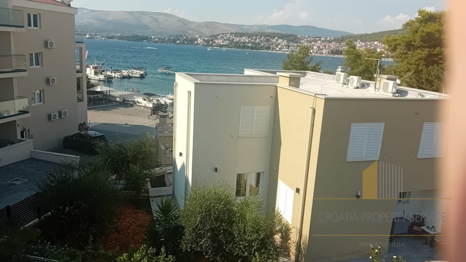 Luksuzna apartmanska kuća s prekrasnim pogledom 35 m od mora na Čiovu!