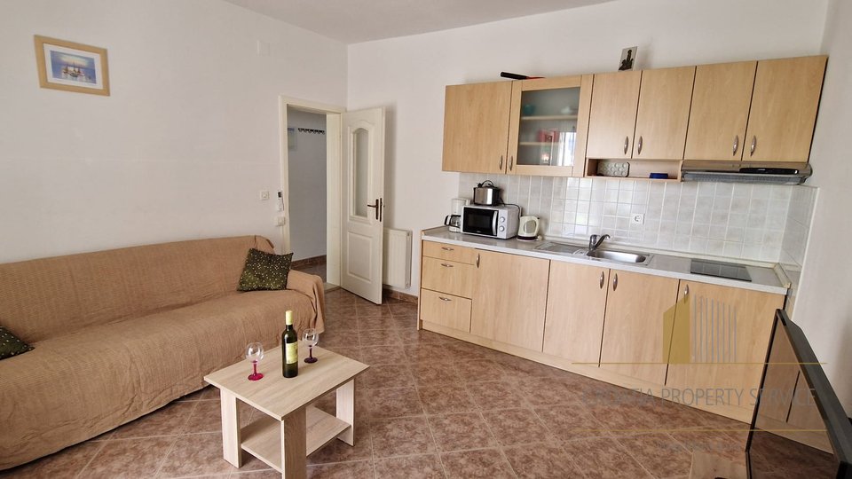 Luksuzna apartmanska kuća s prekrasnim pogledom 35 m od mora na Čiovu!