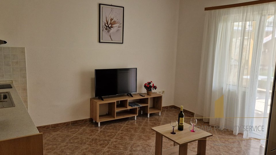 Luksuzna apartmanska kuća s prekrasnim pogledom 35 m od mora na Čiovu!