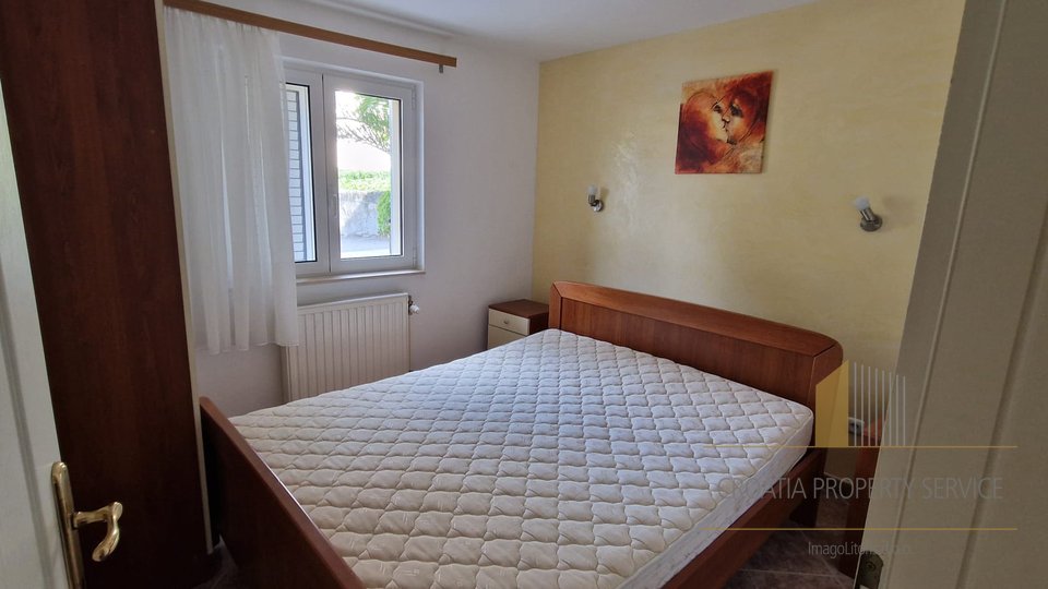 Luksuzna apartmanska kuća s prekrasnim pogledom 35 m od mora na Čiovu!