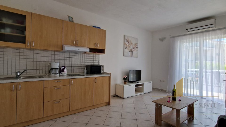 Luksuzna apartmanska kuća s prekrasnim pogledom 35 m od mora na Čiovu!