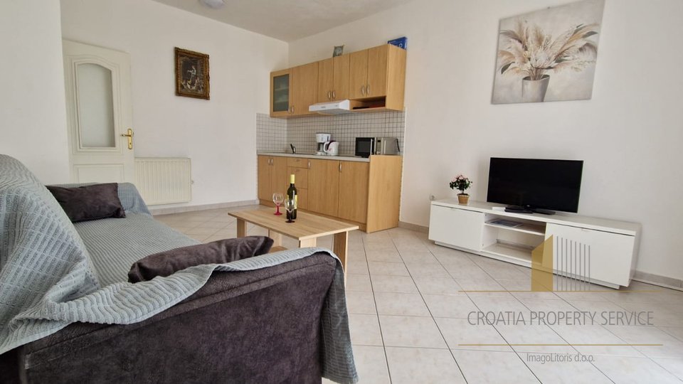 Luksuzna apartmanska kuća s prekrasnim pogledom 35 m od mora na Čiovu!