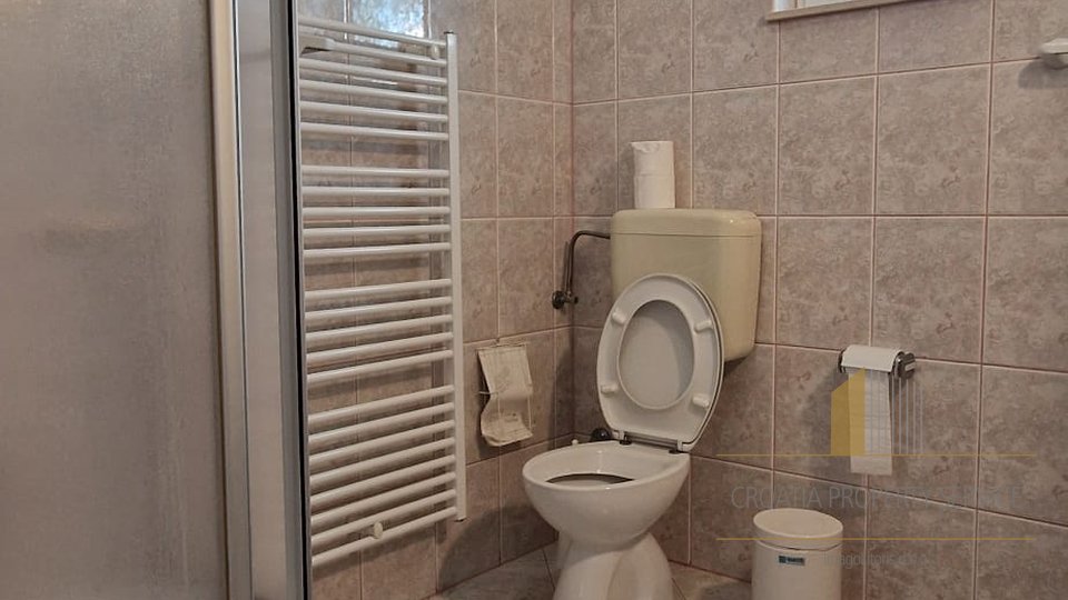 Luksuzna apartmanska kuća s prekrasnim pogledom 35 m od mora na Čiovu!