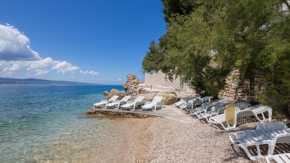 PRIVATE APARTMENT STYLE STONE VILLA FIRST TO THE SEA! OMIS!