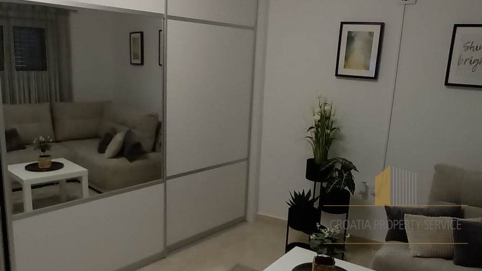 Predivna apartmanska kuća – Primošten, prvi red uz more!