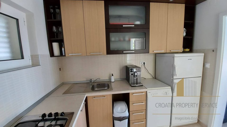 Predivna apartmanska kuća – Primošten, prvi red uz more!