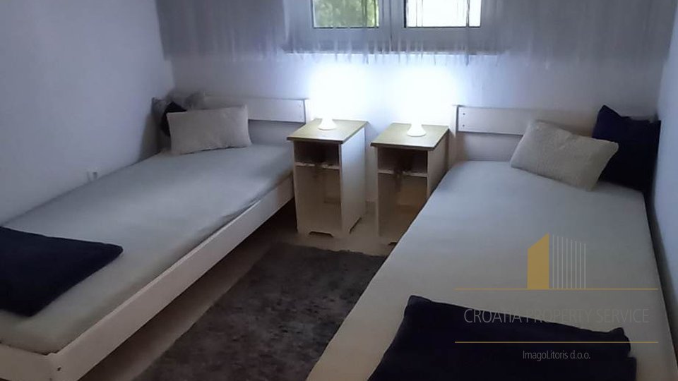 Predivna apartmanska kuća – Primošten, prvi red uz more!